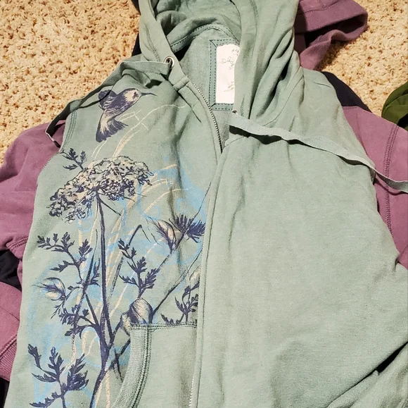 Sweaters - Picture 2 of 4